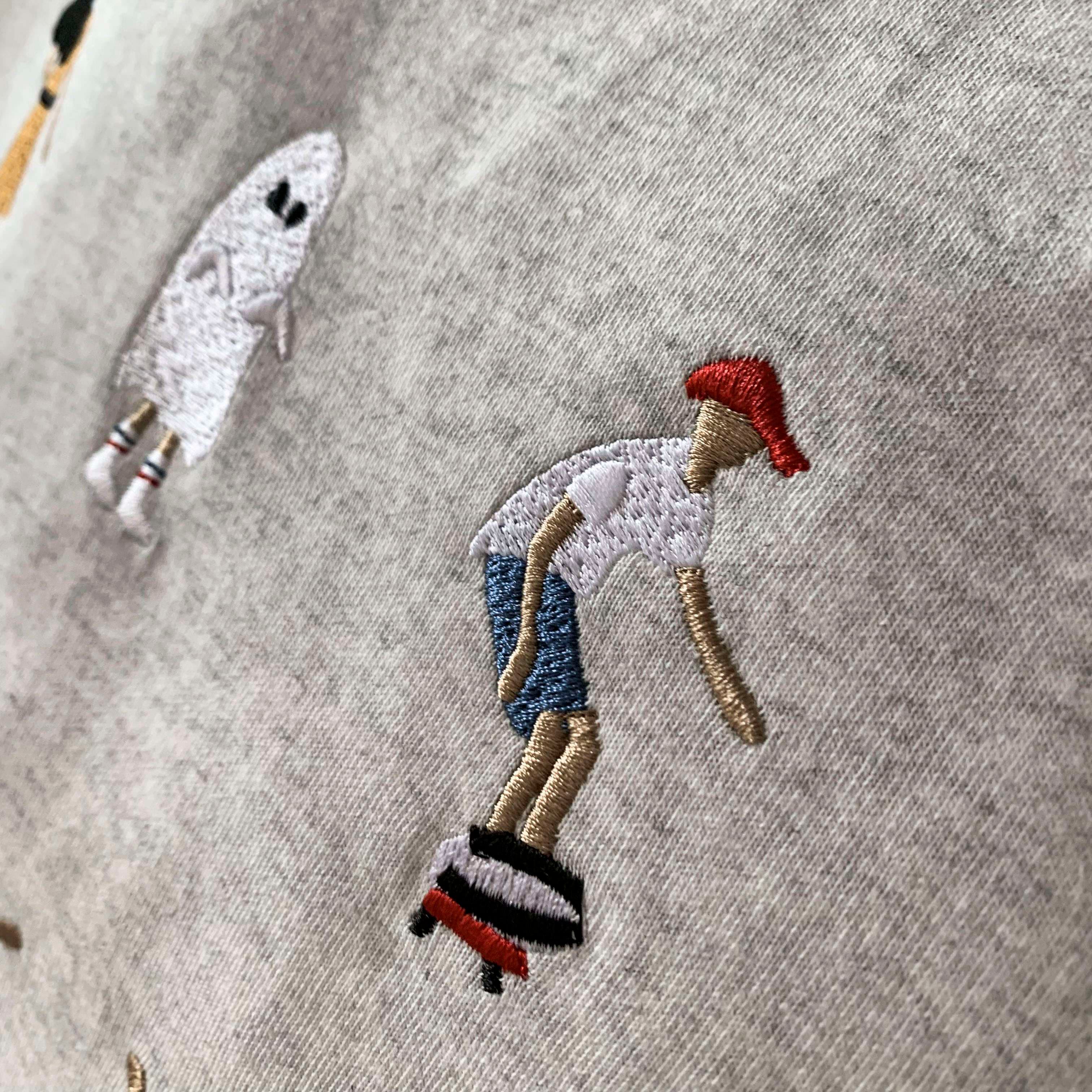 レディース スウェット 遊び心あふれるイラスト入りパーカー