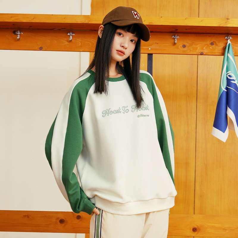 レディース ハートロゴ入りラグランスウェット