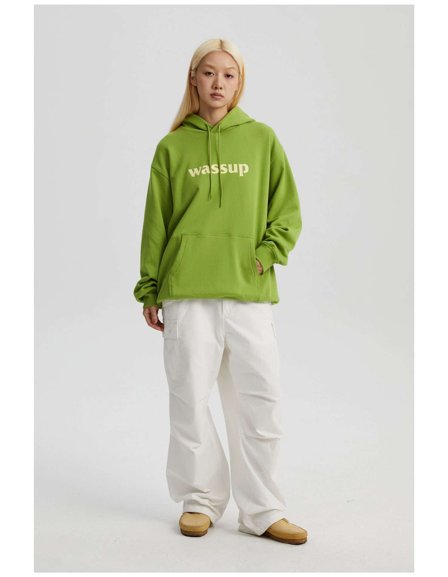 レディース この画像には、スウェットやパンツの商品が明確に写っていないため、スウェットパンツのや説明を作成するのは適切ではありません。